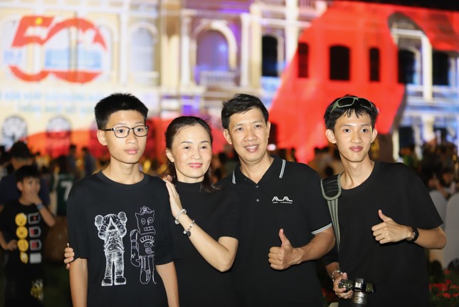 Mãn nhãn màn trình diễn công nghệ 3D &apos;Sắc màu thành phố Bác&apos; ảnh 24