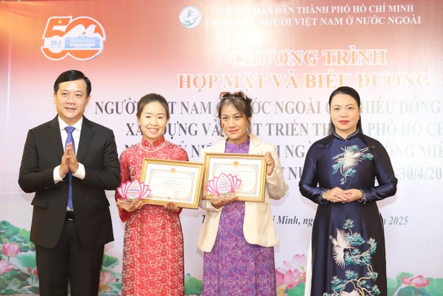 Vinh danh 50 kiều bào đóng góp tiêu biểu cho TPHCM ảnh 4