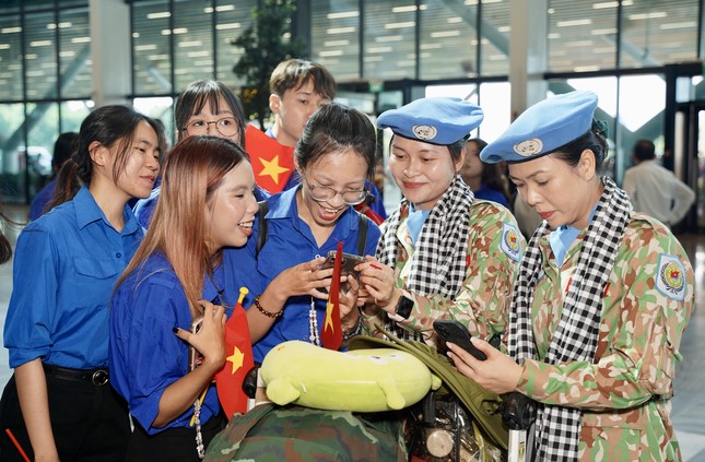 TPHCM chia tay các lực lượng tham gia Lễ diễu binh, diễu hành 30/4 ảnh 4