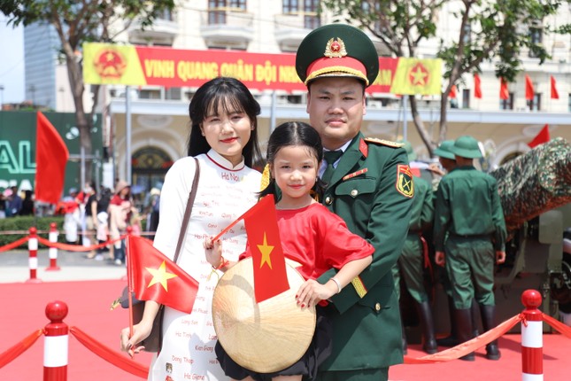 Những phút giây &apos;gây thương nhớ&apos; dịp kỷ niệm 50 năm ngày thống nhất đất nước ảnh 29