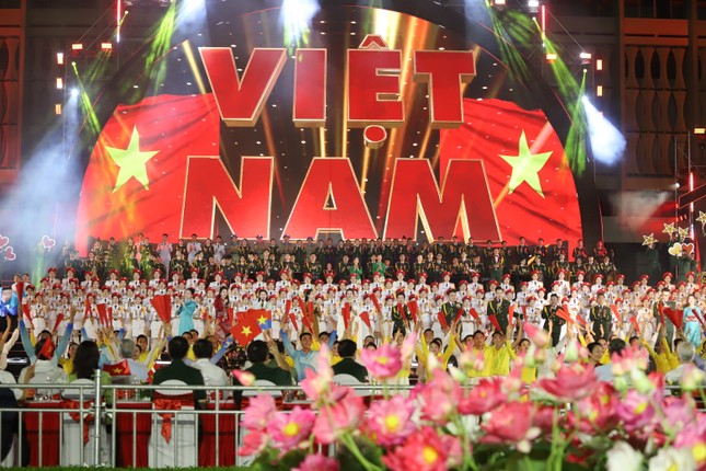 Những phút giây &apos;gây thương nhớ&apos; dịp kỷ niệm 50 năm ngày thống nhất đất nước ảnh 24