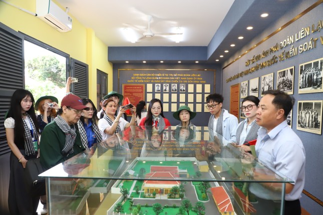 Những phút giây &apos;gây thương nhớ&apos; dịp kỷ niệm 50 năm ngày thống nhất đất nước ảnh 31