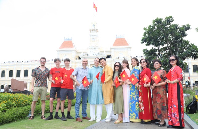 Những phút giây &apos;gây thương nhớ&apos; dịp kỷ niệm 50 năm ngày thống nhất đất nước ảnh 28