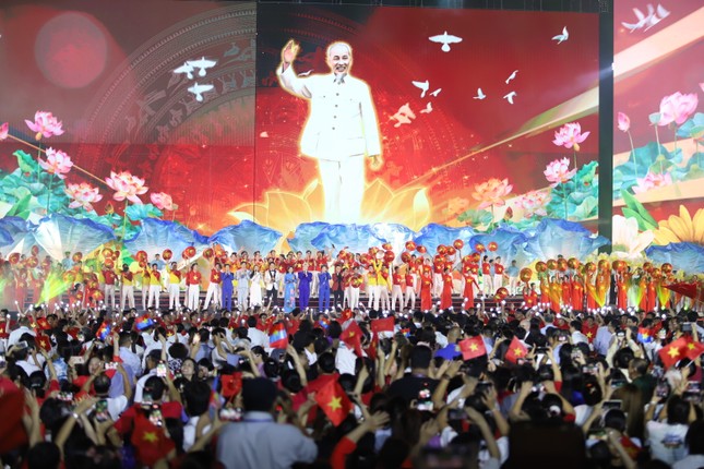 Những phút giây &apos;gây thương nhớ&apos; dịp kỷ niệm 50 năm ngày thống nhất đất nước ảnh 25