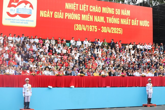 Những phút giây &apos;gây thương nhớ&apos; dịp kỷ niệm 50 năm ngày thống nhất đất nước ảnh 1