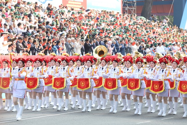 Những phút giây &apos;gây thương nhớ&apos; dịp kỷ niệm 50 năm ngày thống nhất đất nước ảnh 4