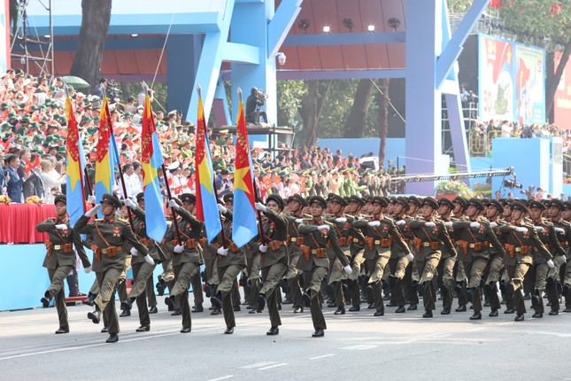 Những phút giây &apos;gây thương nhớ&apos; dịp kỷ niệm 50 năm ngày thống nhất đất nước ảnh 3