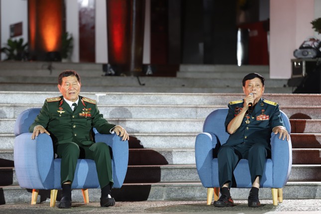 Những phút giây &apos;gây thương nhớ&apos; dịp kỷ niệm 50 năm ngày thống nhất đất nước ảnh 21