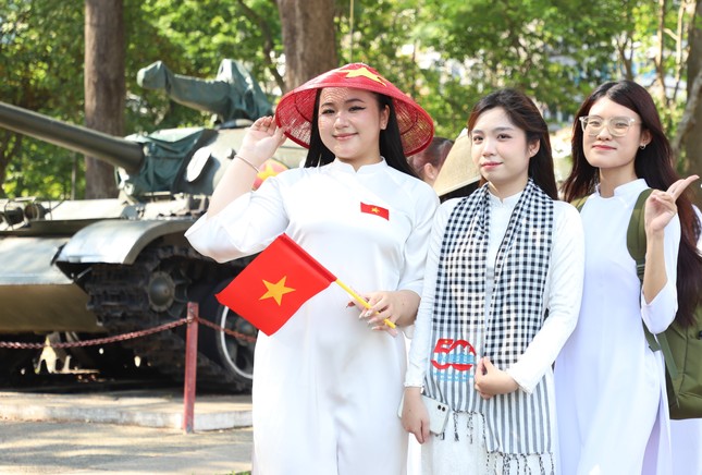 Những phút giây &apos;gây thương nhớ&apos; dịp kỷ niệm 50 năm ngày thống nhất đất nước ảnh 35