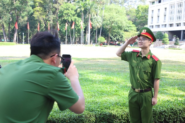 Những phút giây &apos;gây thương nhớ&apos; dịp kỷ niệm 50 năm ngày thống nhất đất nước ảnh 33