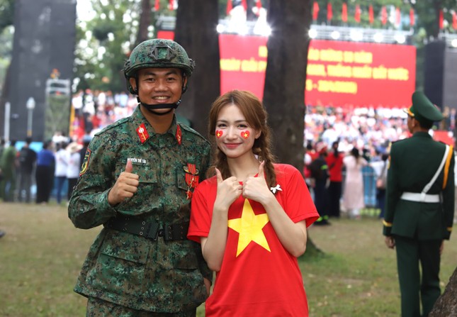 Những phút giây &apos;gây thương nhớ&apos; dịp kỷ niệm 50 năm ngày thống nhất đất nước ảnh 10