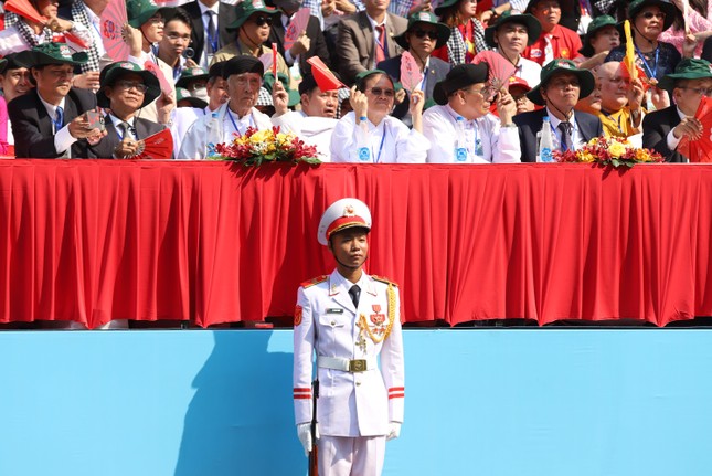 Những phút giây &apos;gây thương nhớ&apos; dịp kỷ niệm 50 năm ngày thống nhất đất nước ảnh 12
