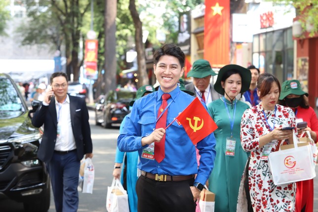 Những phút giây &apos;gây thương nhớ&apos; dịp kỷ niệm 50 năm ngày thống nhất đất nước ảnh 11