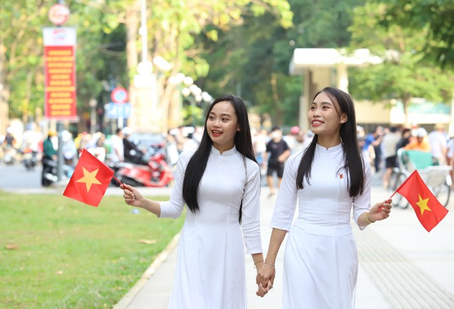 Những phút giây &apos;gây thương nhớ&apos; dịp kỷ niệm 50 năm ngày thống nhất đất nước ảnh 36