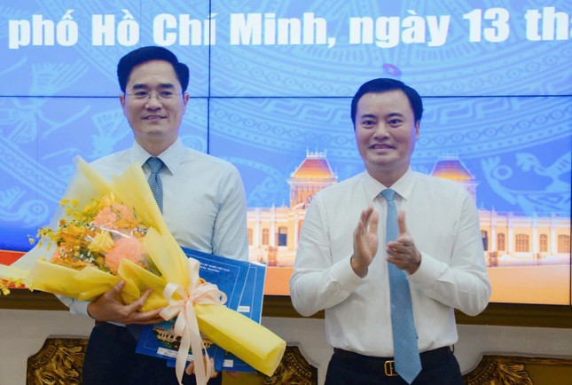 Trao quyết định bổ nhiệm 11 phó giám đốc Sở Xây dựng TPHCM ảnh 1