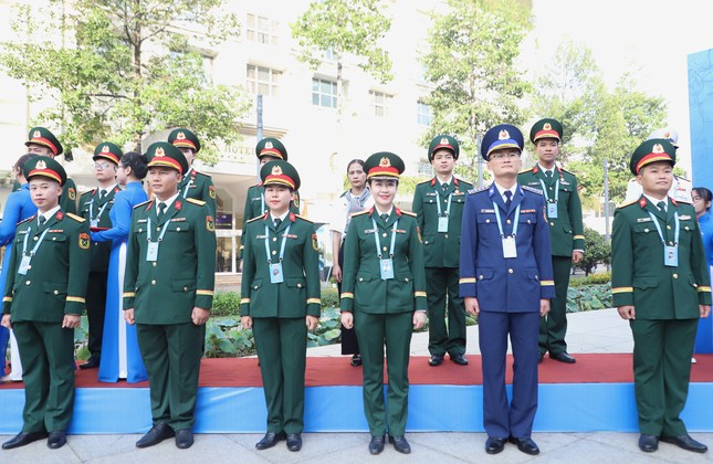 444 đại biểu dâng hoa Chủ tịch Hồ Chí Minh, đón nhận Huy hiệu Thanh niên tiên tiến làm theo lời Bác ảnh 19