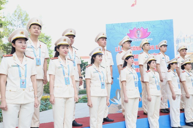 444 đại biểu dâng hoa Chủ tịch Hồ Chí Minh, đón nhận Huy hiệu Thanh niên tiên tiến làm theo lời Bác ảnh 18