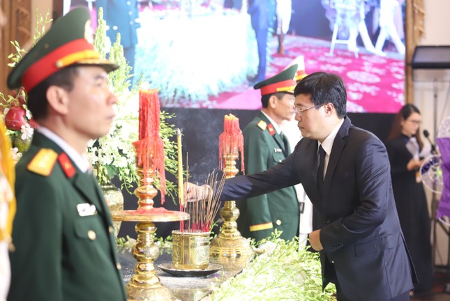 Tiễn biệt nguyên Chủ tịch nước Trần Đức Lương từ TPHCM ảnh 6