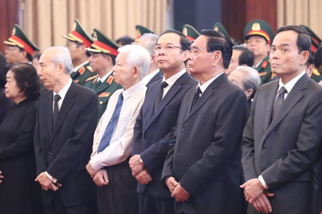 Tiễn biệt nguyên Chủ tịch nước Trần Đức Lương từ TPHCM ảnh 1