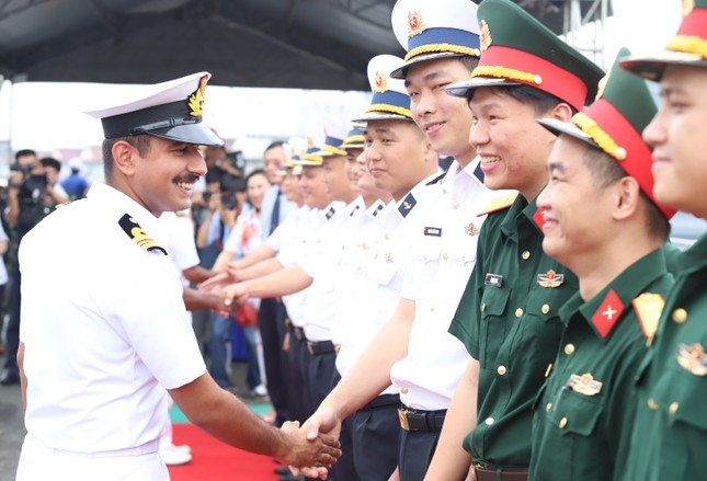 Tàu Hải quân INS Darshak thăm TPHCM ảnh 2