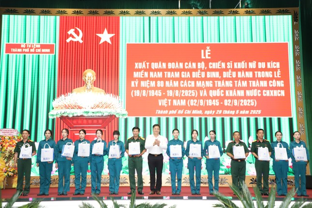 Xuất quân khối Nữ du kích miền Nam tham gia huấn luyện diễu binh, diễu hành dịp 80 năm Quốc khánh ảnh 3