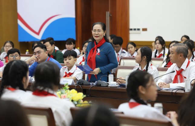Học sinh TPHCM đề xuất đặt &apos;Trạm yêu thương&apos; lan tỏa lòng nhân ái ảnh 7