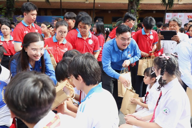 TPHCM khai mạc hè, khởi động chiến dịch tình nguyện Hoa phượng đỏ thứ 20 ảnh 12