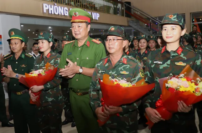 Tiễn chiến sĩ lên đường làm nhiệm vụ diễu binh kỷ niệm 80 năm Quốc khánh ảnh 3