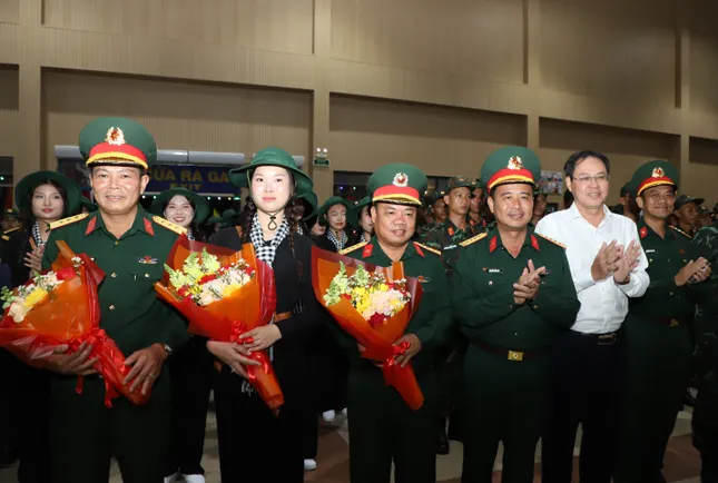 Tiễn chiến sĩ lên đường làm nhiệm vụ diễu binh kỷ niệm 80 năm Quốc khánh ảnh 2