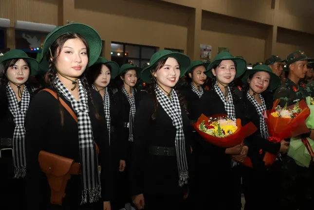 Tiễn chiến sĩ lên đường làm nhiệm vụ diễu binh kỷ niệm 80 năm Quốc khánh ảnh 7
