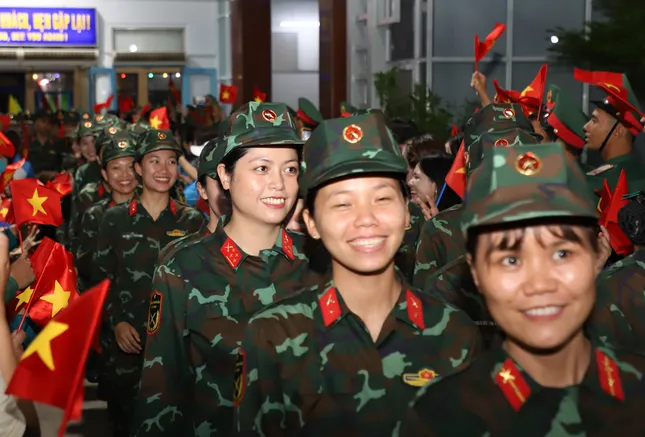 Tiễn chiến sĩ lên đường làm nhiệm vụ diễu binh kỷ niệm 80 năm Quốc khánh ảnh 11