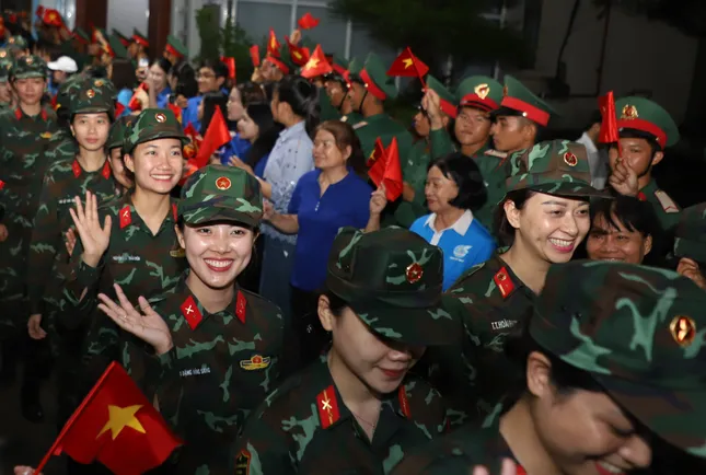 Tiễn chiến sĩ lên đường làm nhiệm vụ diễu binh kỷ niệm 80 năm Quốc khánh ảnh 9