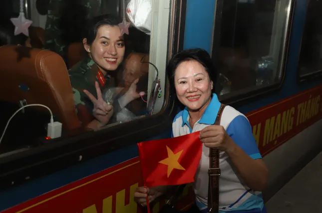 Tiễn chiến sĩ lên đường làm nhiệm vụ diễu binh kỷ niệm 80 năm Quốc khánh ảnh 16