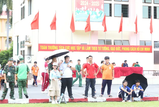 Xem học sinh TPHCM tranh tài 'khai hỏa' tên lửa nước ảnh 13