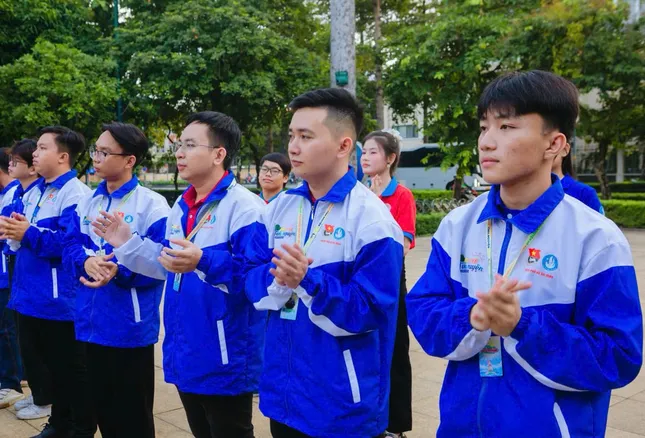 Tuổi trẻ TPHCM mang nhiều công trình ý nghĩa đến huyện đảo Phú Quý ảnh 1