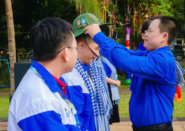 Tuổi trẻ TPHCM mang nhiều công trình ý nghĩa đến huyện đảo Phú Quý ảnh 3