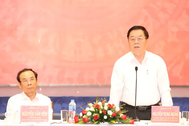 Trưởng Ban Tuyên giáo và Dân vận Trung ương gặp mặt các cơ quan báo chí tại TP Hồ Chí Minh ảnh 5