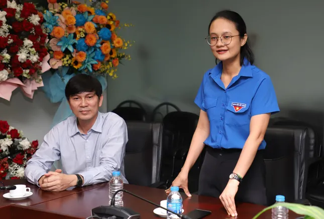 Thành Đoàn TPHCM thăm, chúc mừng báo Tiền Phong nhân kỷ niệm 100 năm Báo chí cách mạng Việt Nam ảnh 1