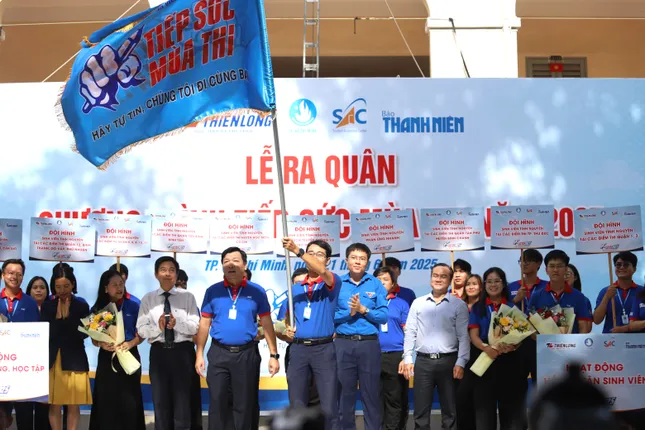 Nghìn bạn trẻ TPHCM tiếp sức sĩ tử vượt vũ môn ảnh 3