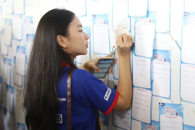 Nghìn bạn trẻ TPHCM tiếp sức sĩ tử vượt vũ môn ảnh 4