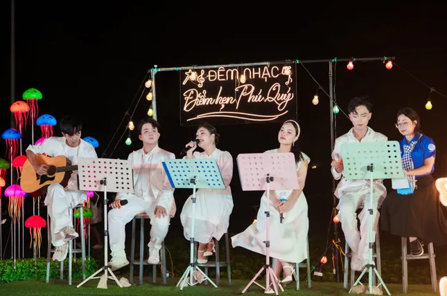 Đong đầy xúc cảm đêm nhạc về gia đình ở đảo Thanh niên Phú Quý ảnh 2