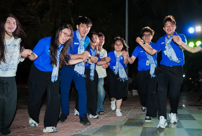 Đong đầy xúc cảm đêm nhạc về gia đình ở đảo Thanh niên Phú Quý ảnh 9