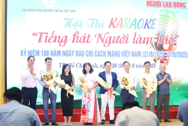 Đội ngũ người làm báo TPHCM thi tài ca hát ngợi ca tình yêu quê hương, đất nước, nghề nghiệp ảnh 1