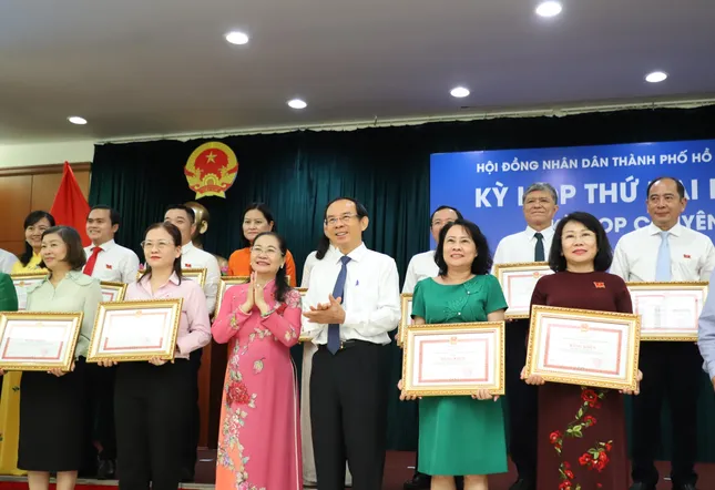 Bí thư Nguyễn Văn Nên trao đổi tại kỳ họp lịch sử của HĐND TPHCM ảnh 2