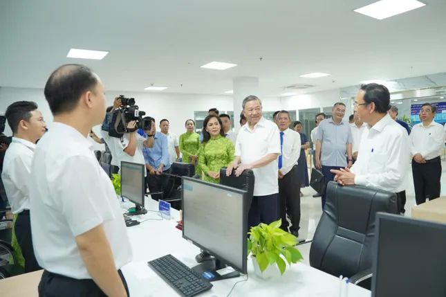 Tổng Bí thư Tô Lâm khảo sát việc vận hành chính quyền 2 cấp tại phường Xuân Hòa, TPHCM ảnh 1