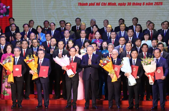 Danh sách 168 Bí thư phường, xã, đặc khu của TPHCM sau hợp nhất ảnh 1