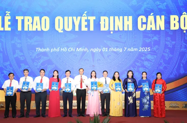 TPHCM kiện toàn lãnh đạo 15 sở, ngành sau hợp nhất ảnh 2