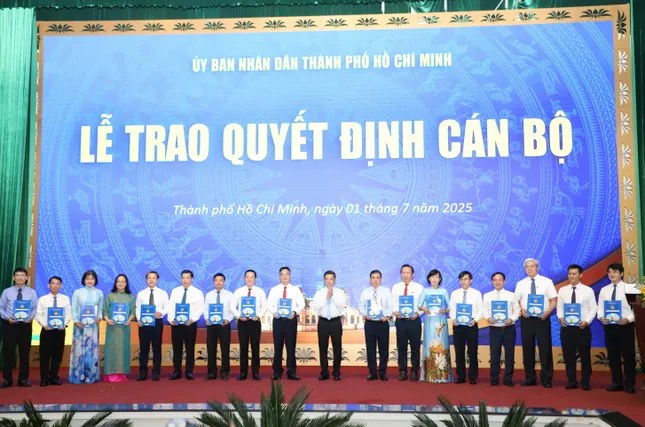 TPHCM kiện toàn lãnh đạo 15 sở, ngành sau hợp nhất ảnh 3