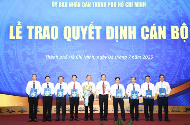 TPHCM kiện toàn lãnh đạo 15 sở, ngành sau hợp nhất ảnh 4