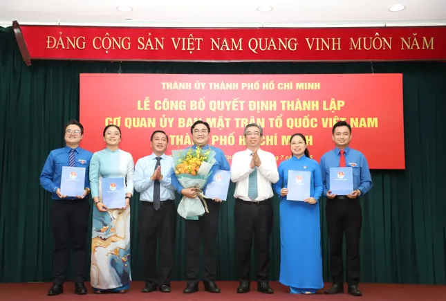 Công bố danh sách Thường trực Thành Đoàn TPHCM ảnh 1